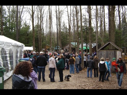 Crowd at Love's Sugarbush