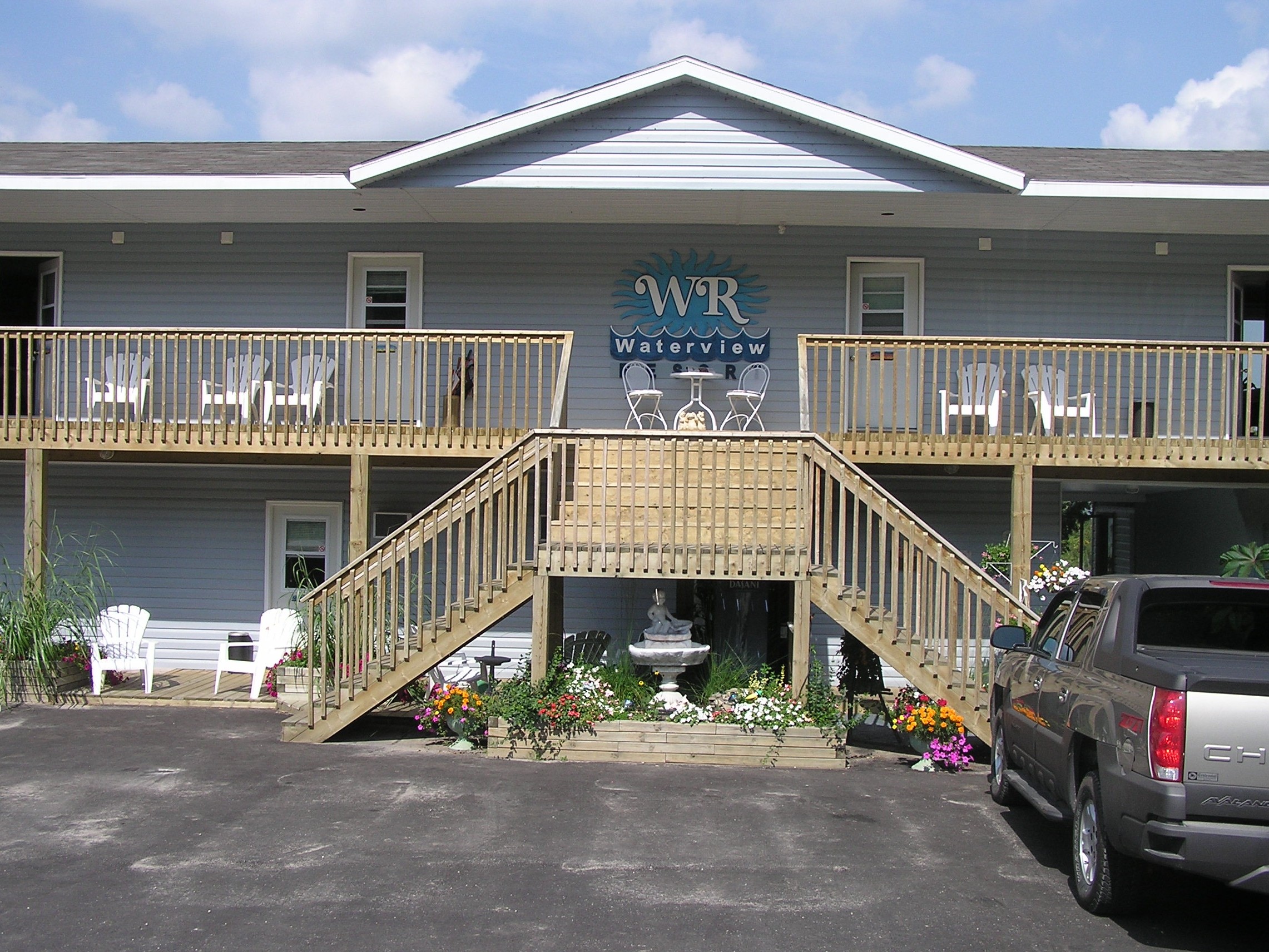 Front of the motel building