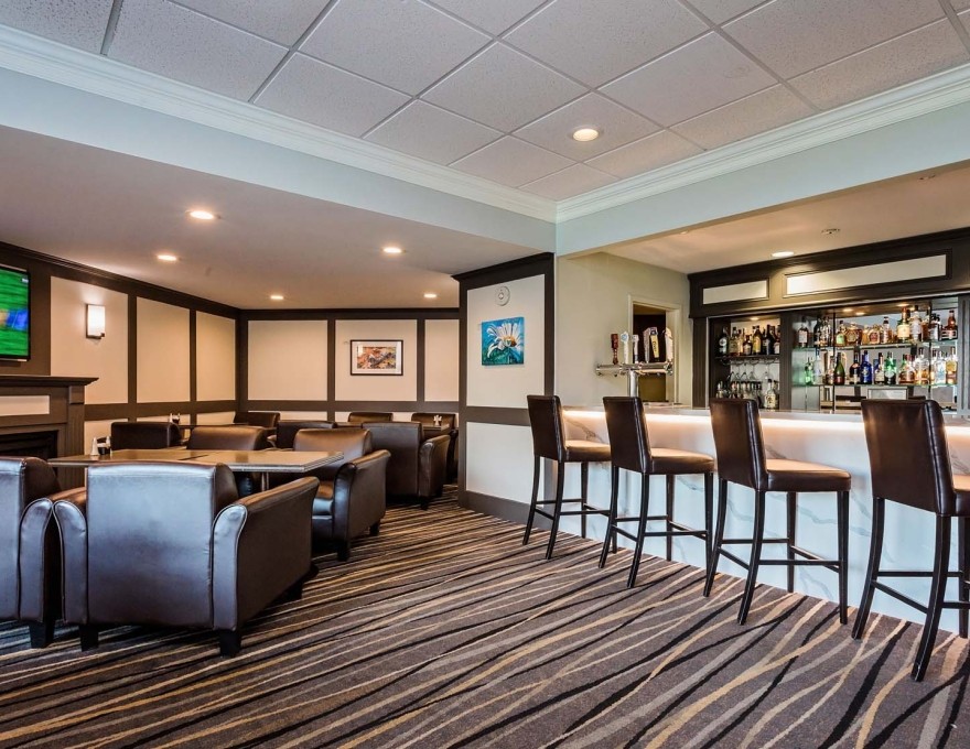 Bishop's Landing in Best Western Inn on the Bay