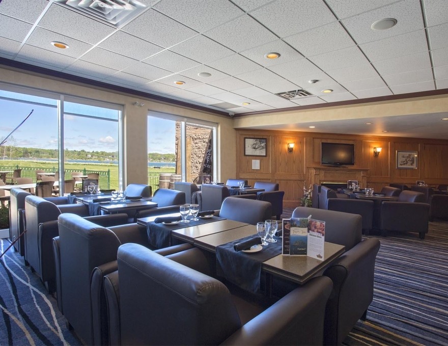 Bishop's Landing in Best Western Inn on the Bay