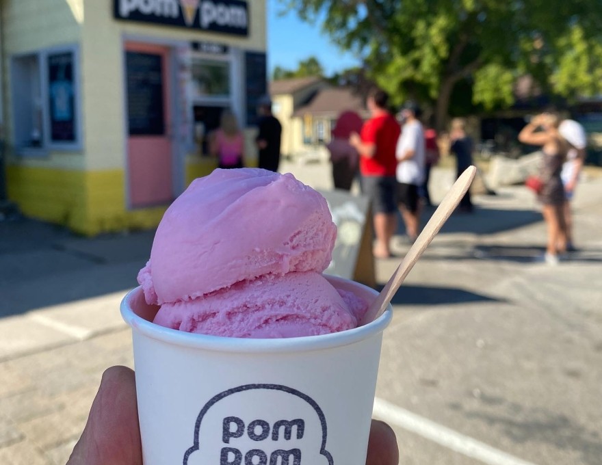 Pom Pom Treat Hut