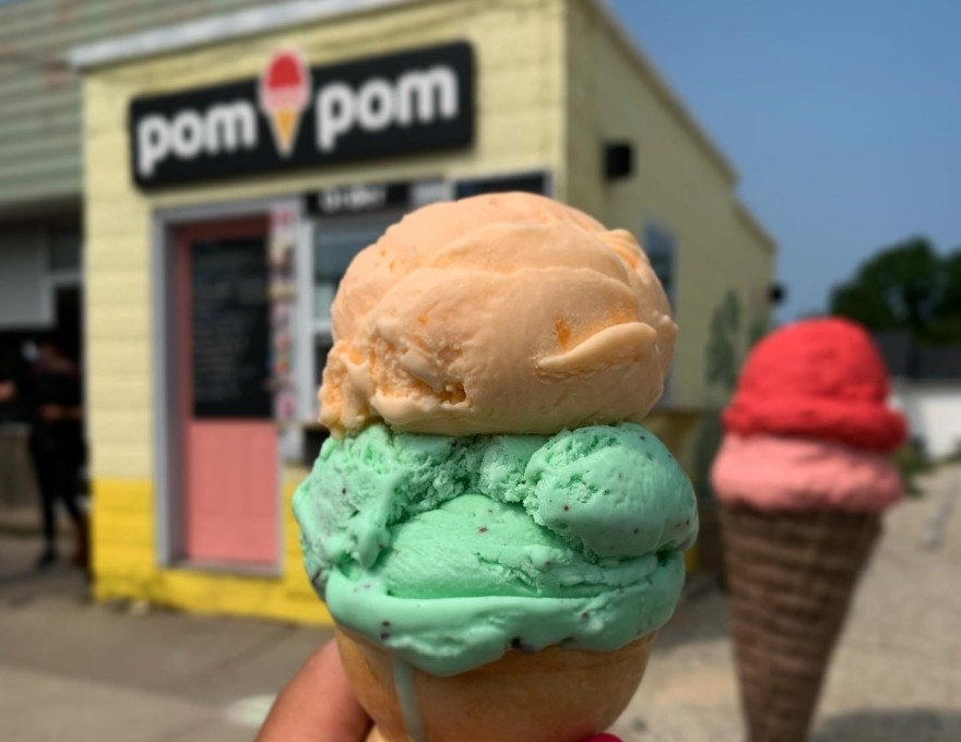 Pom Pom Treat Hut