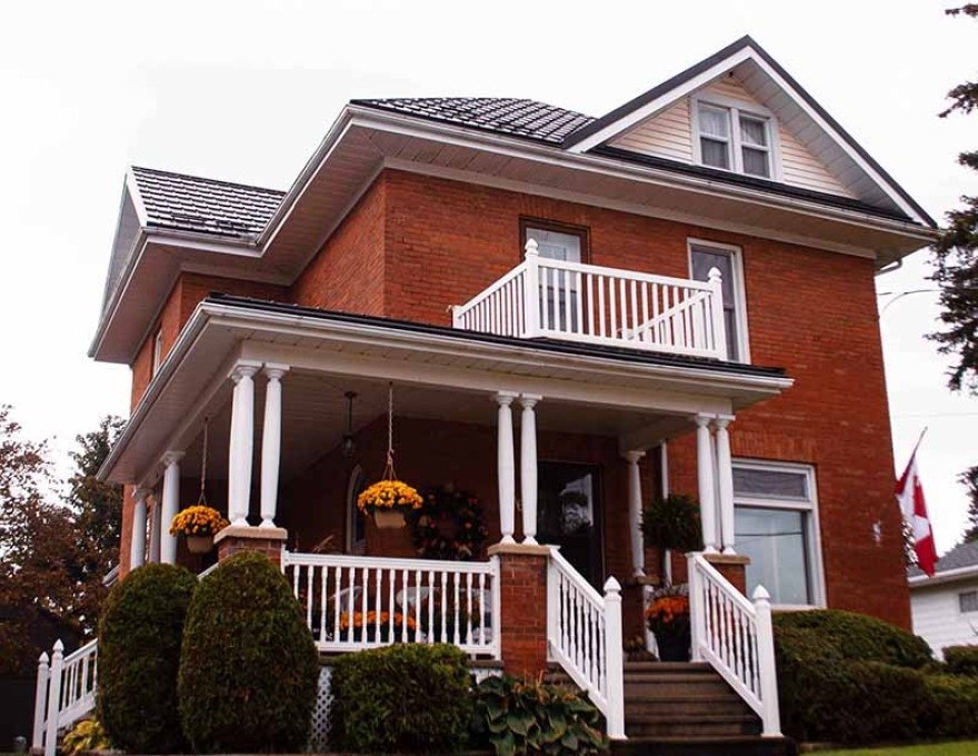 Two Sisters Inn - Exterior