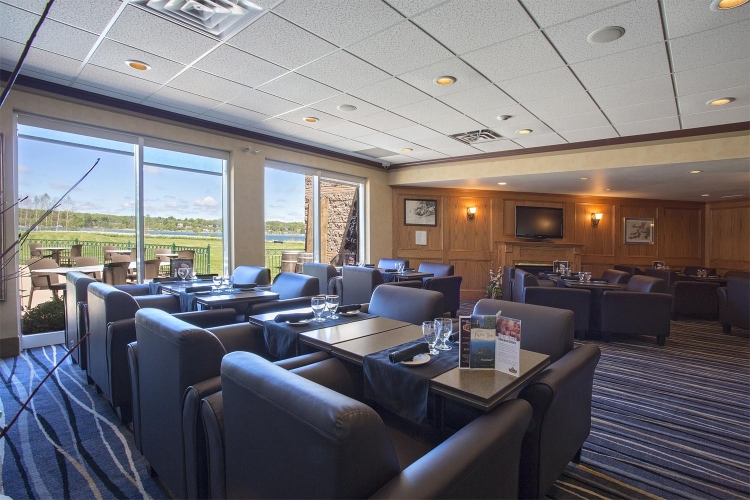 Bishop's Landing in Best Western Inn on the Bay