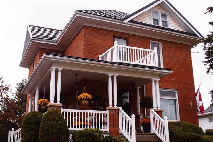 Two Sisters Inn - Exterior