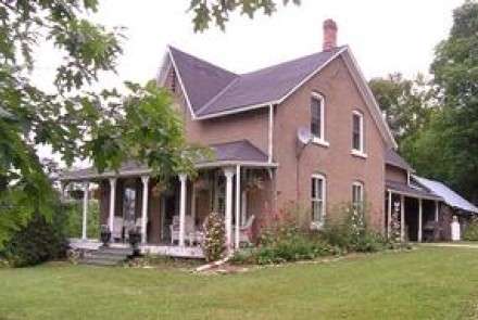 Exterior Photo of Longlane Bed and Breakfast