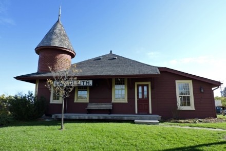 The front of the Craigleith Heritage Depot.
