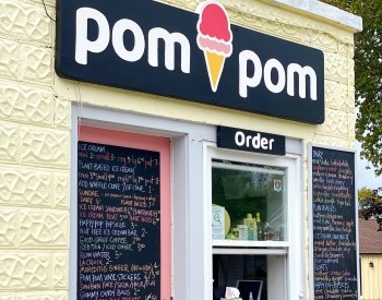Pom Pom Treat Hut