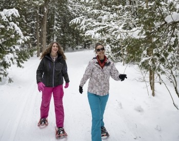 two women snow shoeing 